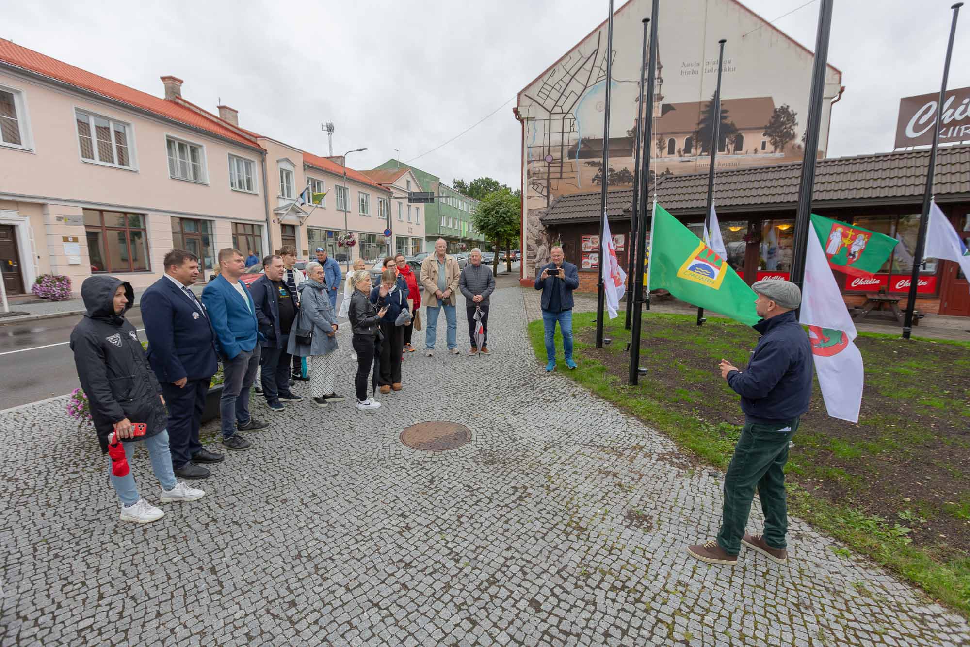 Vast valminud sõpruslinnade lipuväljak Tartu ja Jüri tänava ristmikul. FOTOD: Aigar Nagel